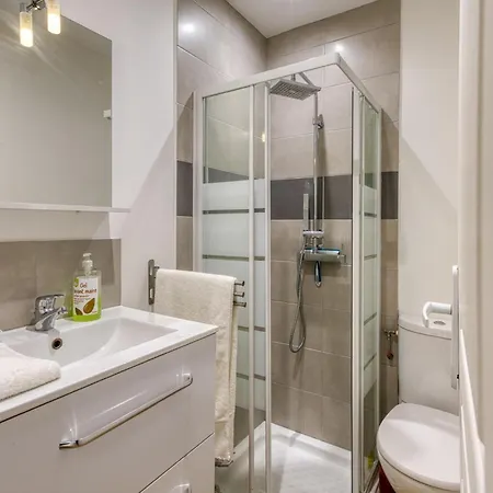 Proche アパート ラ・ロシェル